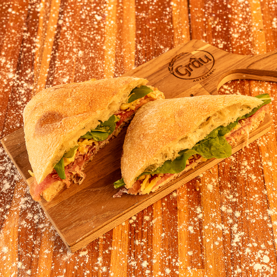 Urca Grâu: Ciabatta Artesanal, Pastrami y Mostaza Dijon
