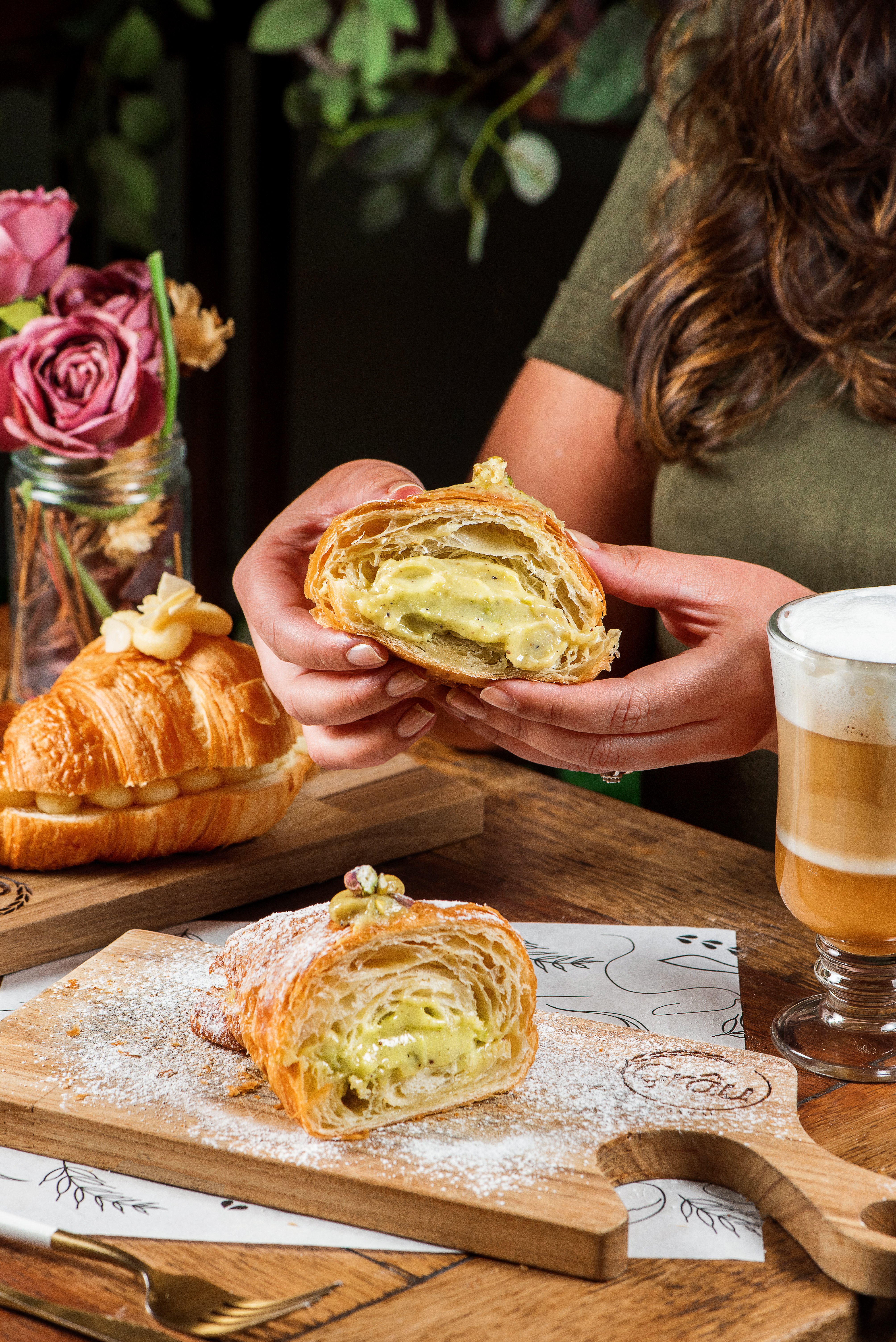 Croissant Dulce Grâu: Hojaldre Técnico y Rellenos de Origen