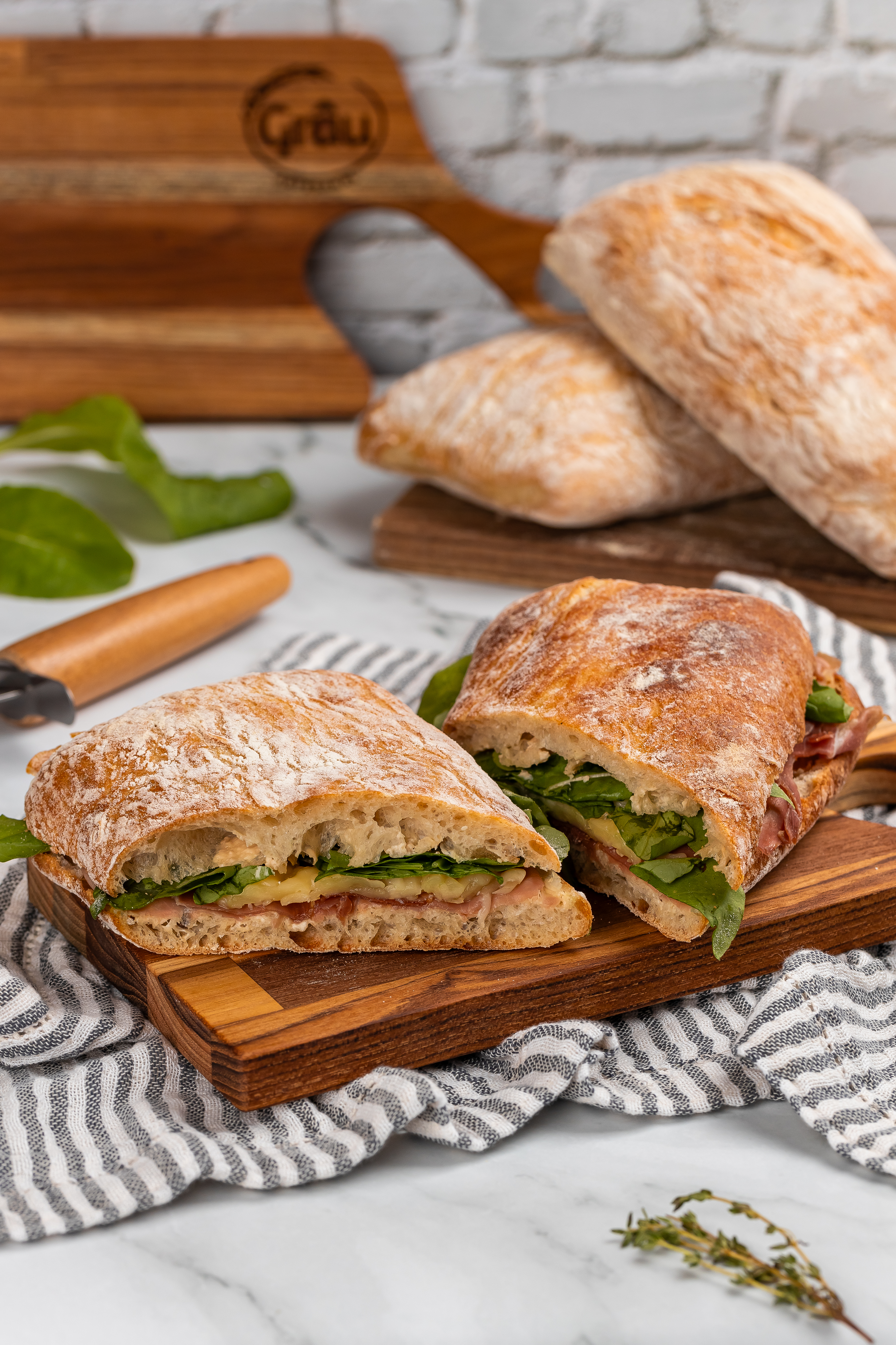 Botafogo Grâu: Ciabatta Artesanal, Ajo Confitado y Jamón Crudo