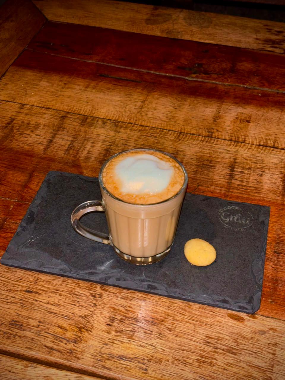 Café Latte Grâu: Extracción Técnica y Leche Cremosa