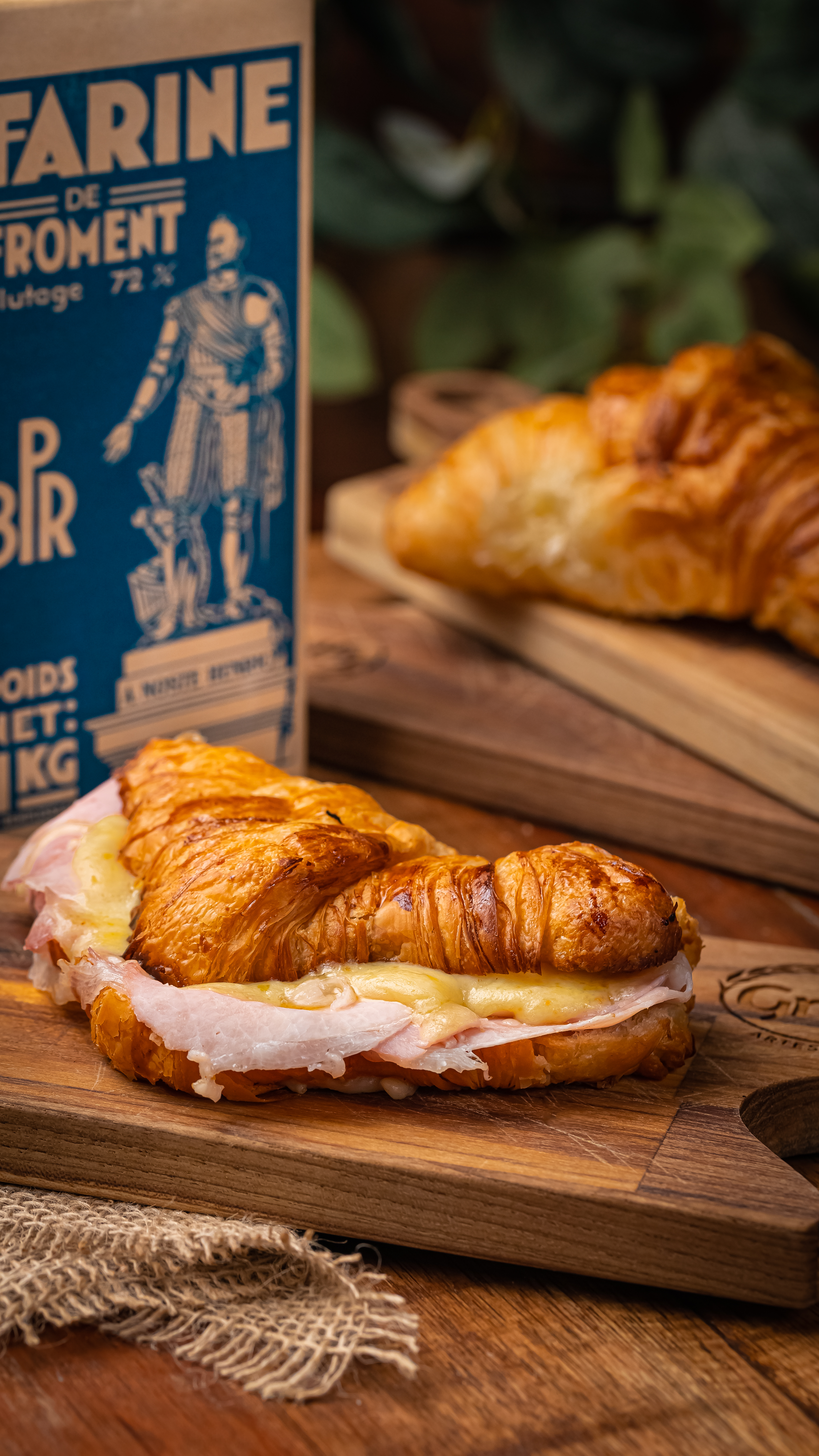 Croissant Salado Grâu: Hojaldre Técnico y Rellenos de Origen