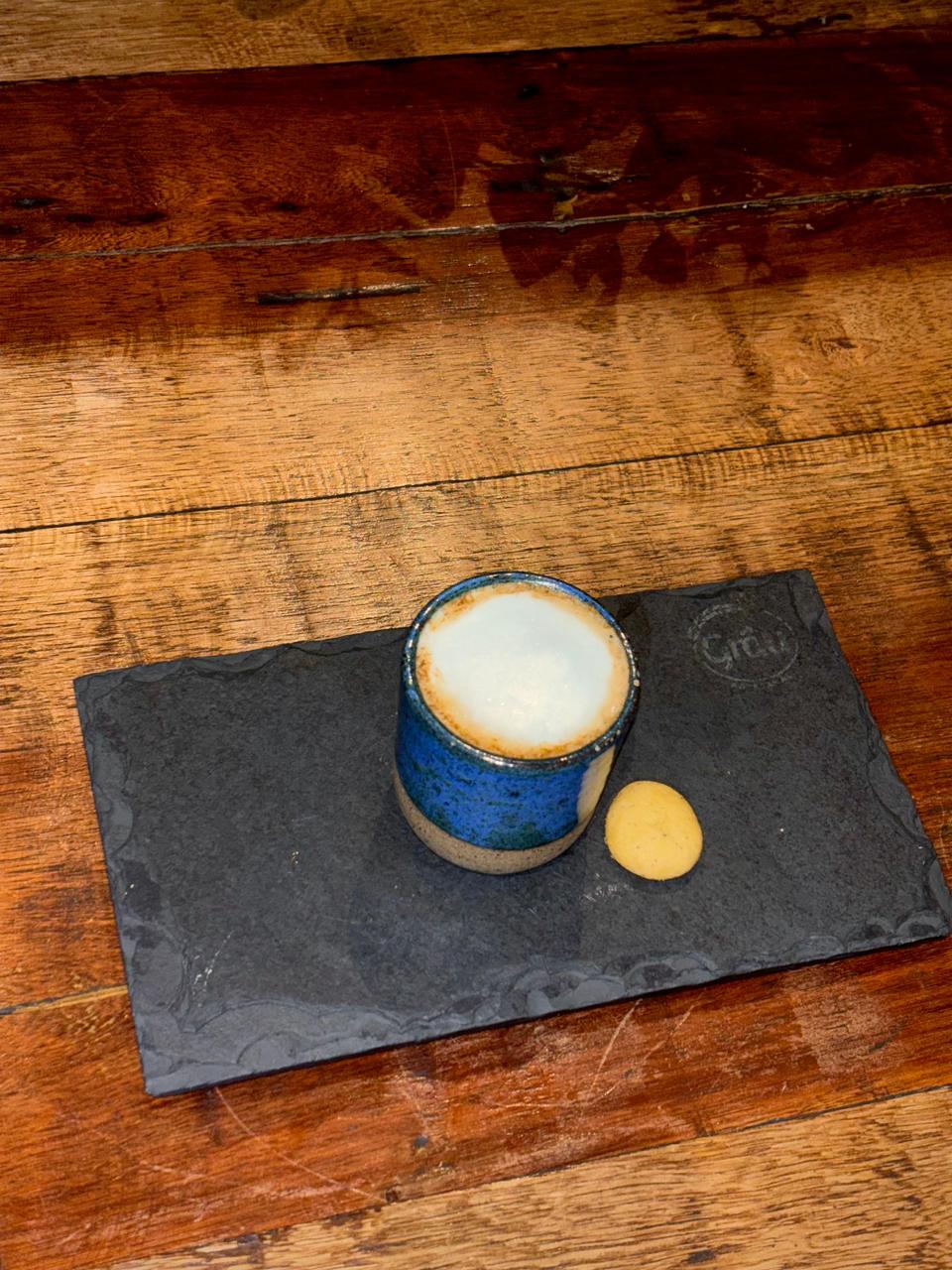 Macchiato Grâu: Extracción Técnica y Espuma de Leche Entera